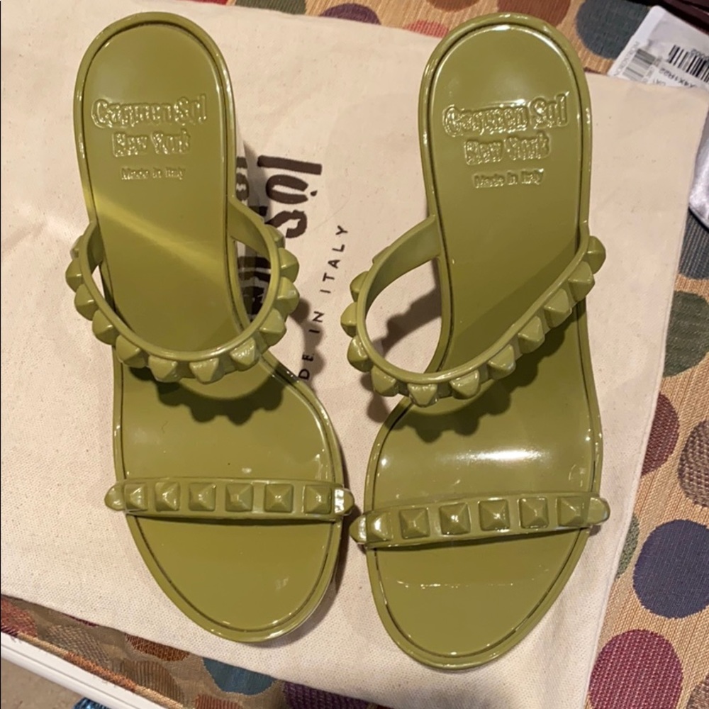 Carmen sol wedges